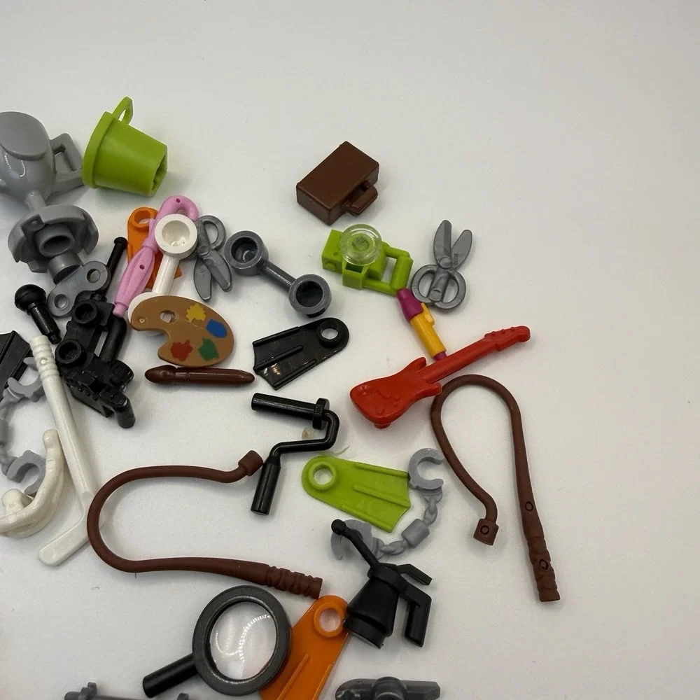 Lego Lot of 50 Minifigure Accessories Holdable/ Wearable Suitcase Guitar 002 - Picture 4 of 5